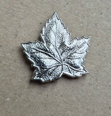 Maple Leaf Badge 1077
