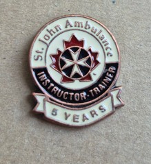 1174-B Instructor trainer lapel pin/ 5 years / Bronze/ English
